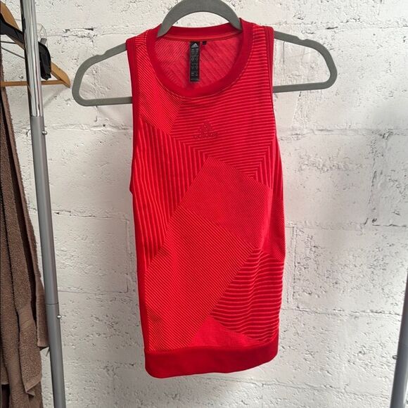 Adidas Red Patterned Sleeveless Tank Top - NWOT - Size Medium Racer Back - NEW - Picture 1 of 4